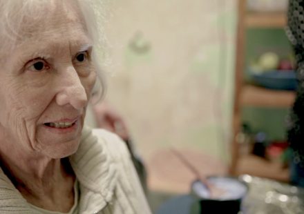 Η ΚΛΑΙΡΗ ΤΙ ΚΑΝΕΙ;